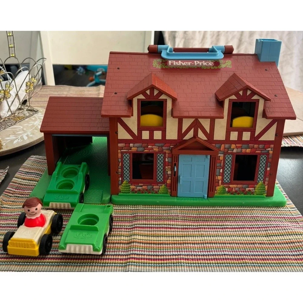 Vintage Fisher-Price Little People Tudor Play Family House 952 with Accessories